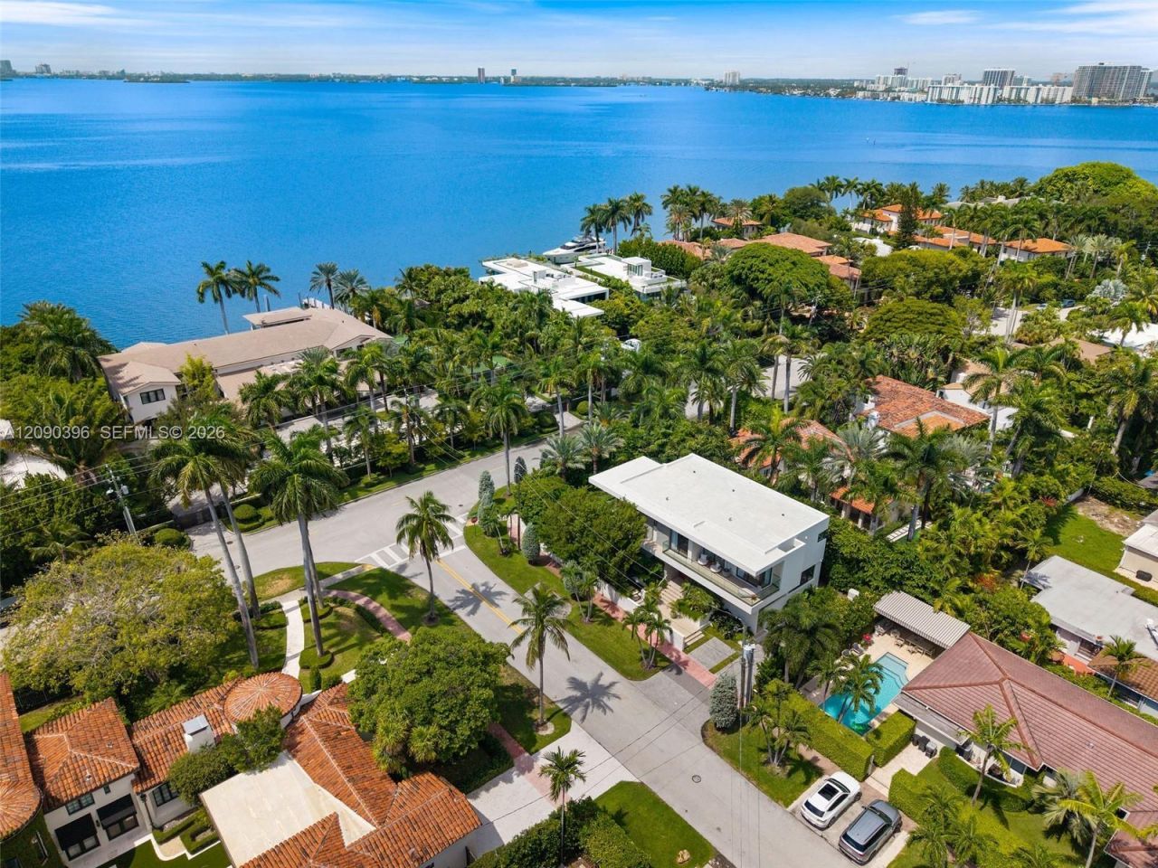 5701 N Bay Rd , Miami Beach, FL 33140 Photo
