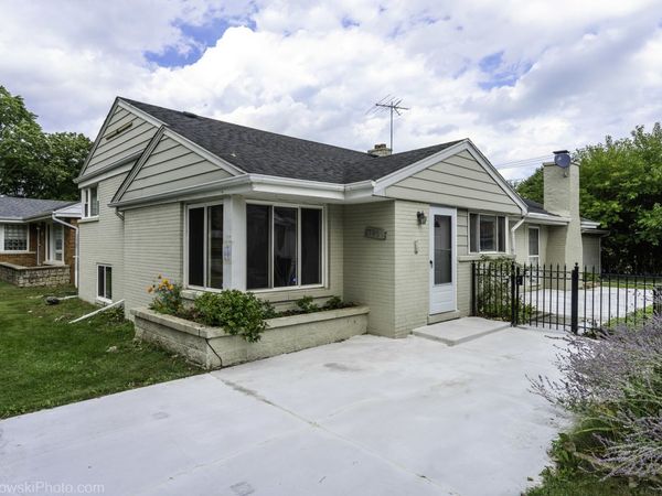 7261 N East Prairie Road, Lincolnwood, IL 60712