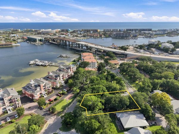 237 SE Brooks Street, Fort Walton Beach, FL 32548
