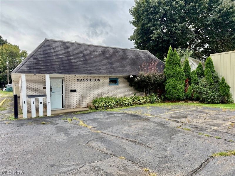 1107 Lincoln Way E, Massillon, OH 44646 Photo 1