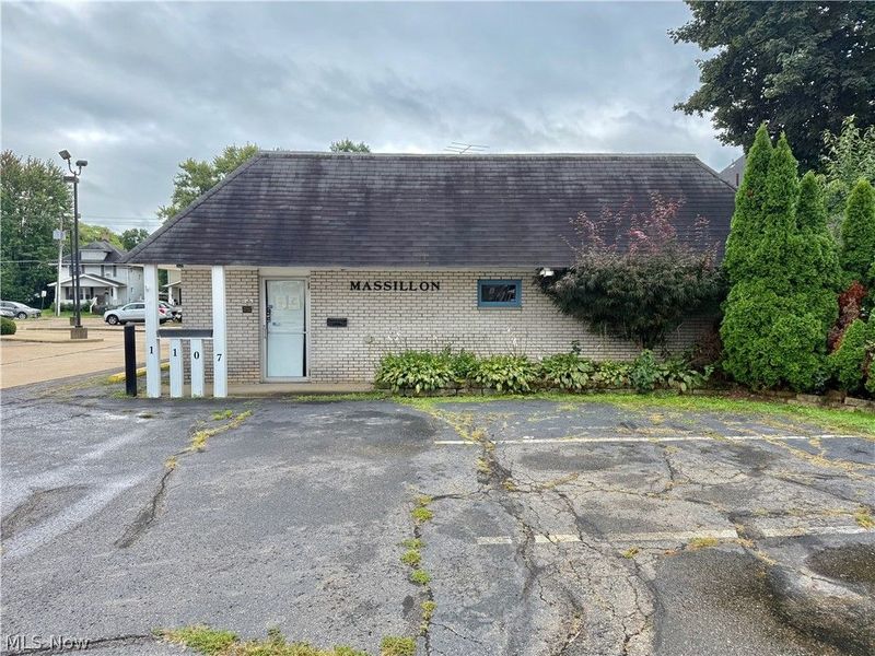 1107 Lincoln Way E, Massillon, OH 44646 Photo 2
