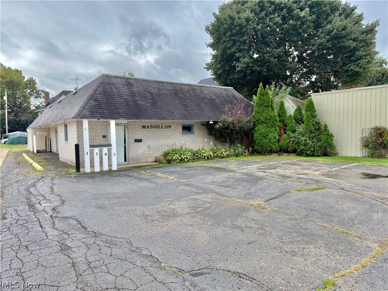 1107 Lincoln Way E, Massillon, OH 44646 Photo 3