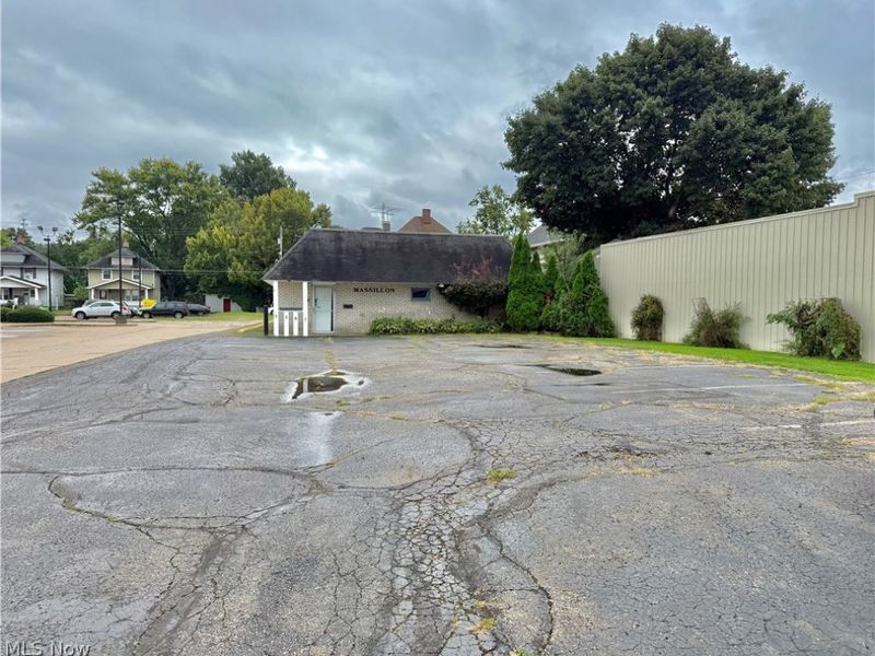 1107 Lincoln Way E, Massillon, OH 44646 Photo 4