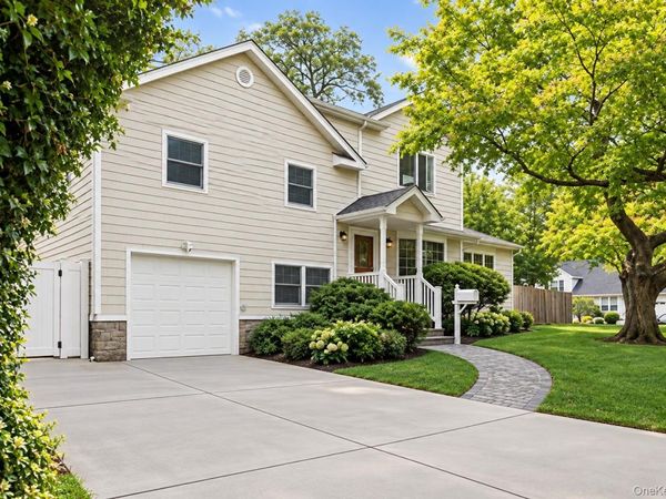 21 Edgewood, Plainview, NY 11803