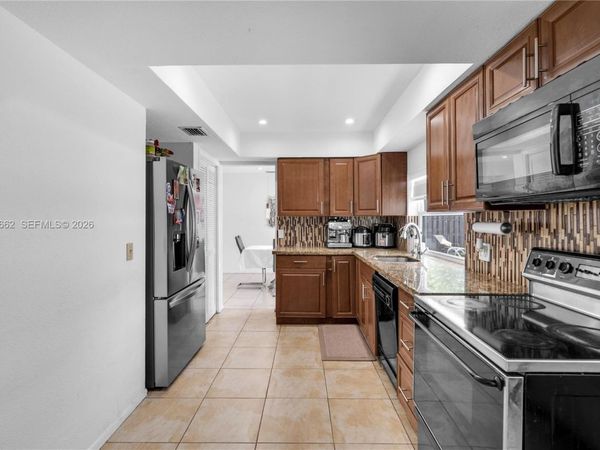 11911 NW 32nd Mnr, Sunrise, FL 33323