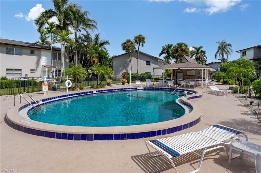 180 Cypress Way E, Unit B212, Naples, FL 34110 Photo