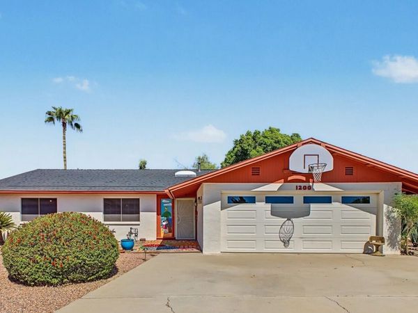 1200 W LAREDO Street, Chandler, AZ 85224