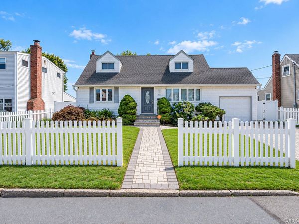 1032 N Hamilton Avenue , Lindenhurst, NY 11757