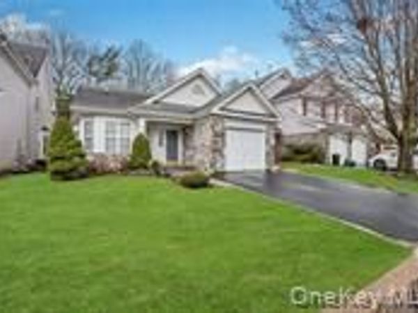 41 Madison Circle , Middle Island, NY 11953