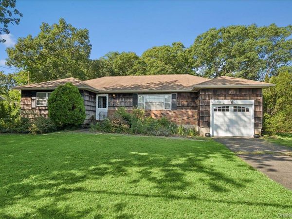 632 Spruce Avenue , Sayville, NY 11782