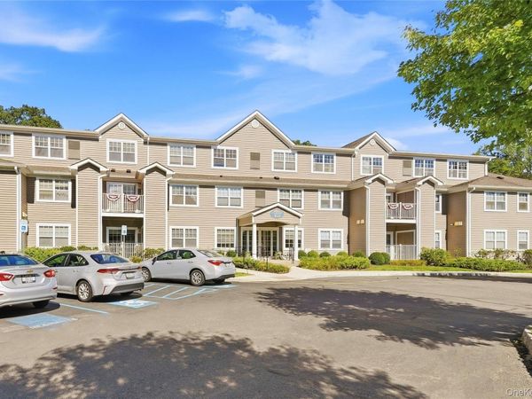 300 Woodcrest Lane, Unit 329, Mount Kisco, NY 10549
