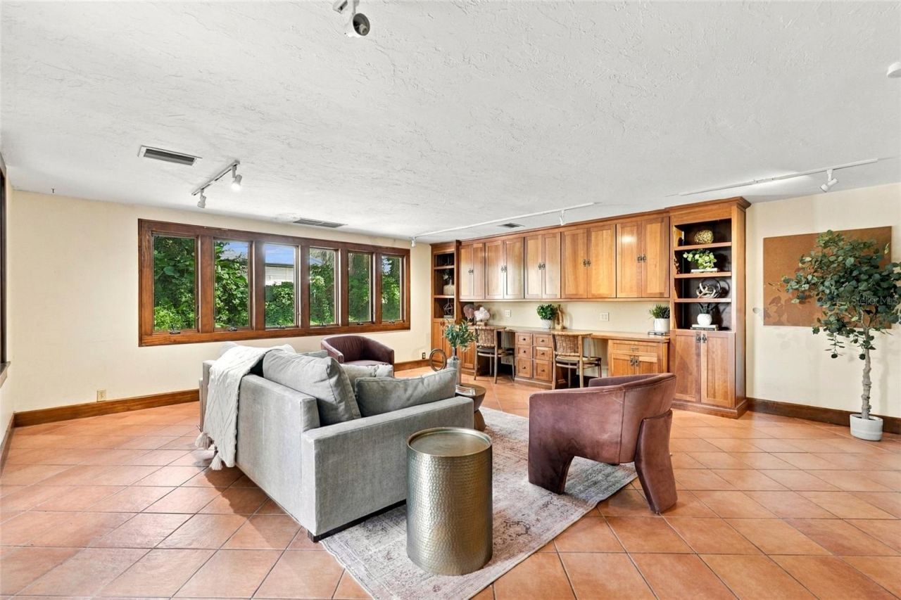955 39th Avenue N, Saint Petersburg, FL 33703 Photo