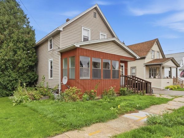 762 Pine St, Sheboygan Falls, WI 53085