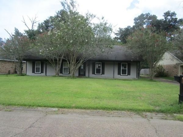 131 OAKWOOD Drive , Denham Springs, LA 70726