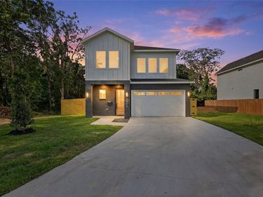 5806 Carlton Garrett Street, Dallas, TX 75215
