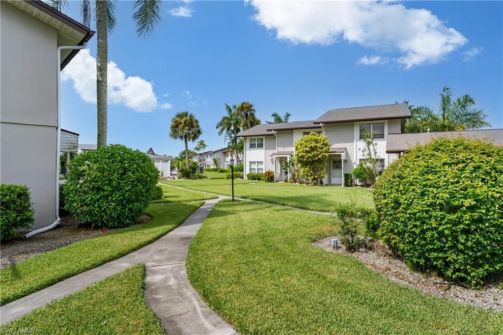 180 Cypress Way E, Unit B212, Naples, FL 34110 Photo