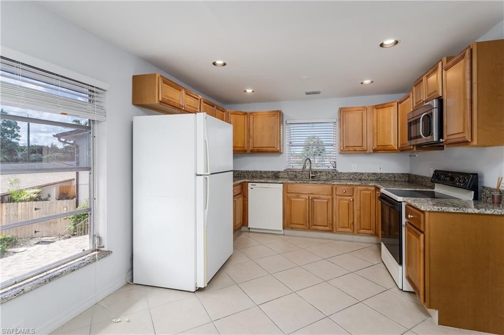 180 Cypress Way E, Unit B212, Naples, FL 34110 Photo