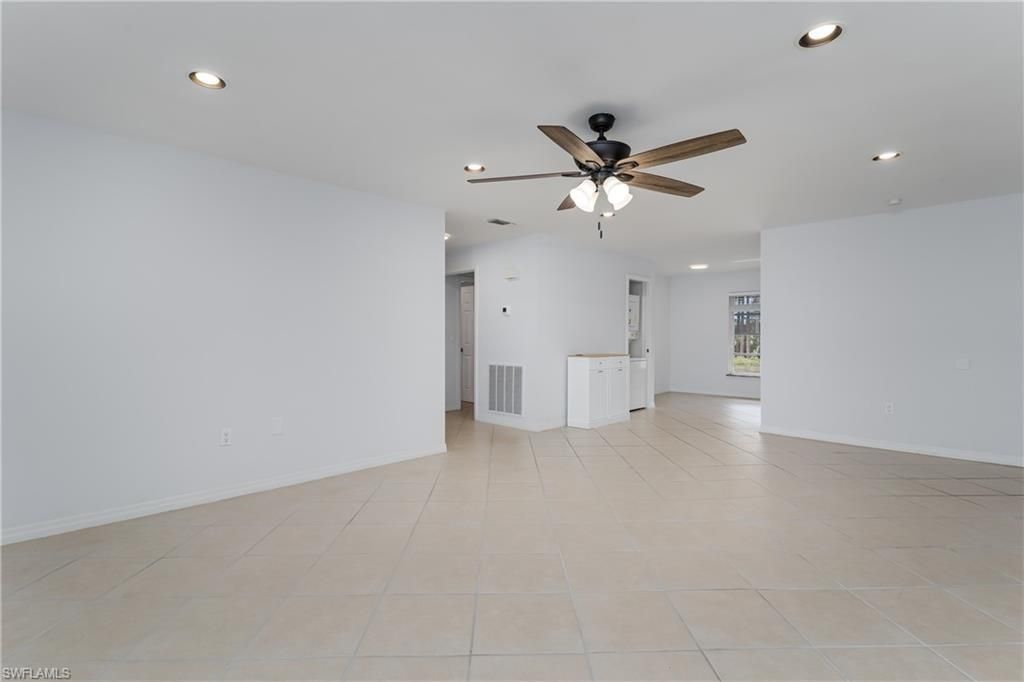 180 Cypress Way E, Unit B212, Naples, FL 34110 Photo