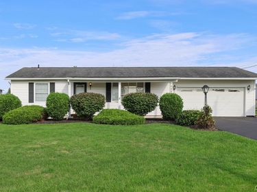 6888 Hearthstone Lane , Liverpool, NY 13088