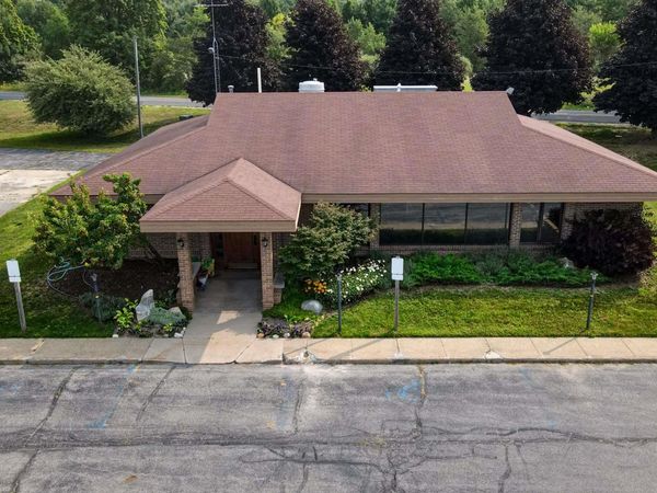 1381 Bayshore SW, Suttons Bay, MI 49682