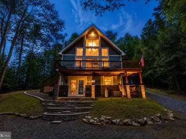 190 LONGSTREET STREET, BASYE, VA 22810