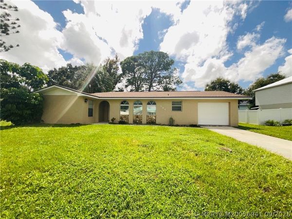 544 SE Chapman Avenue, Port St Lucie, FL 34984
