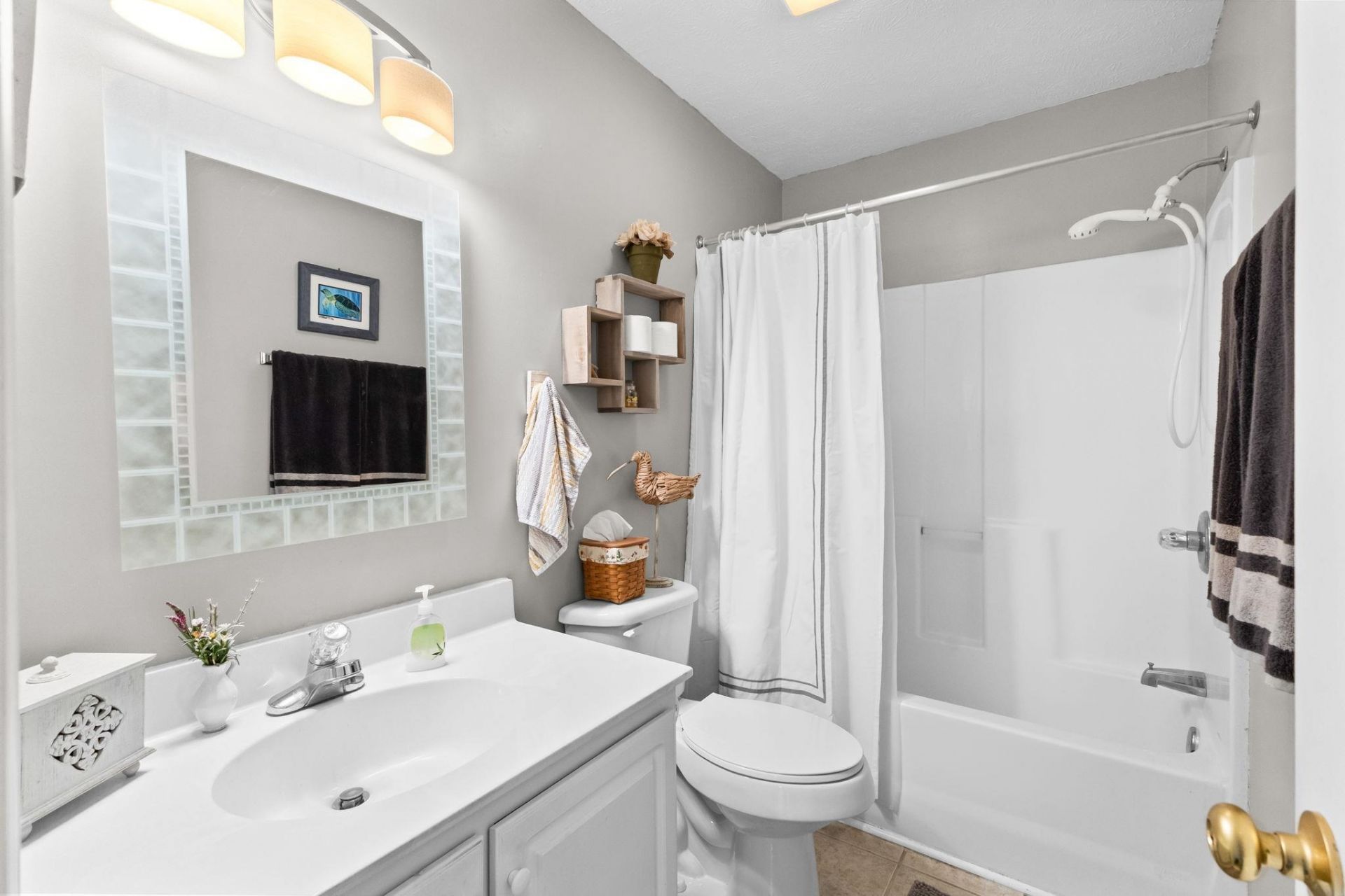 4540 Eastport Blvd.  Photo 33