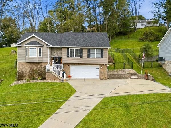 8 Coolview Lane, Bridgeport, WV 26330