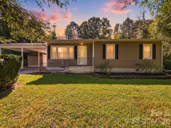 911 Kenham Place SW, Lenoir, NC 28645