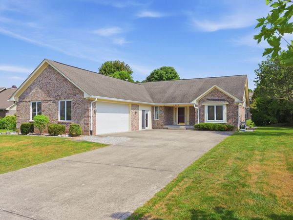 1909 Lakeside Lane, Indianapolis, IN 46229