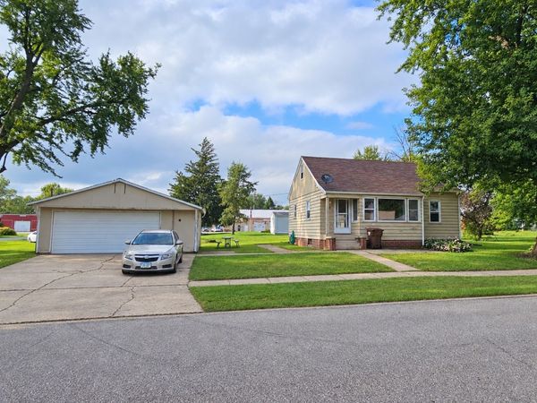 108 Dubuque Street , IA 50148