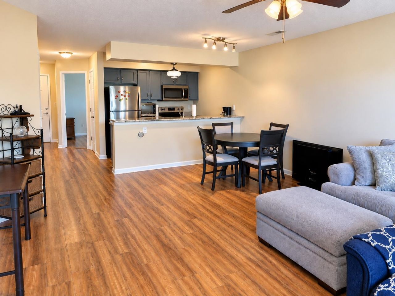 4990 Windsor Green Way Photo 11