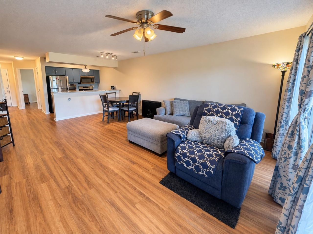 4990 Windsor Green Way Photo 16