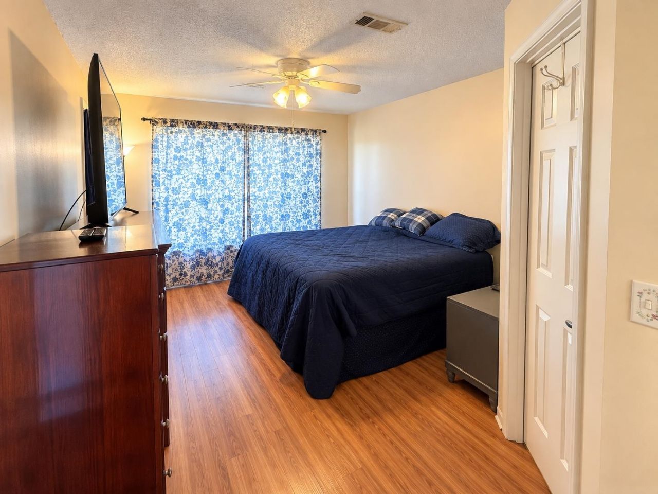 4990 Windsor Green Way Photo 6