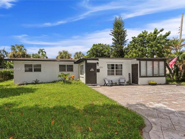 1221 NE 26th Ave , Pompano Beach, FL 33062