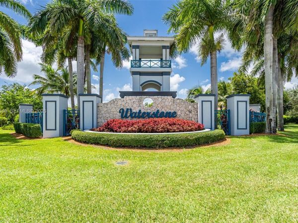 1002 NE 41st Pl , Homestead, FL 33033