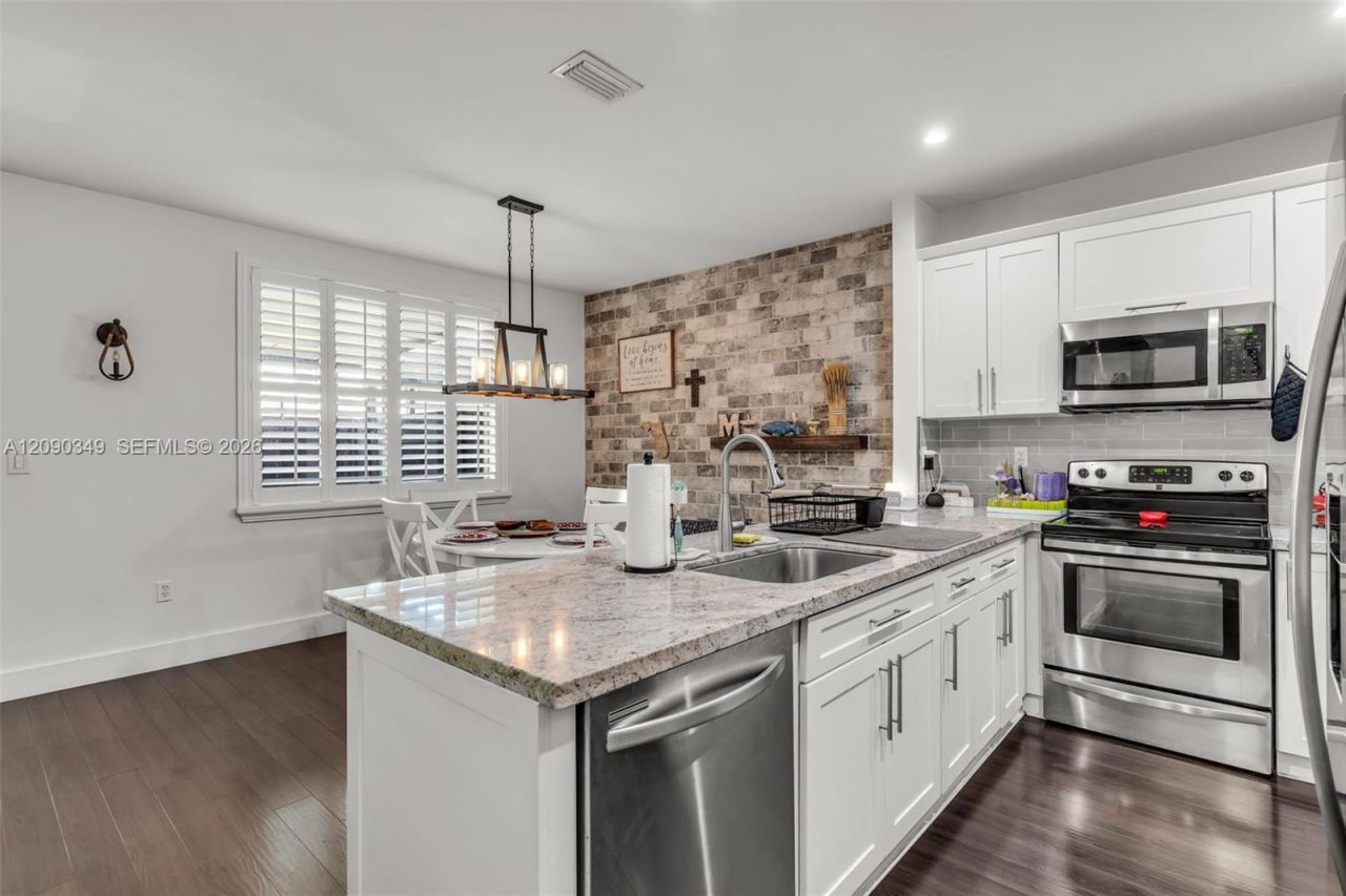 1002 NE 41st Pl , Homestead, FL 33033 Photo
