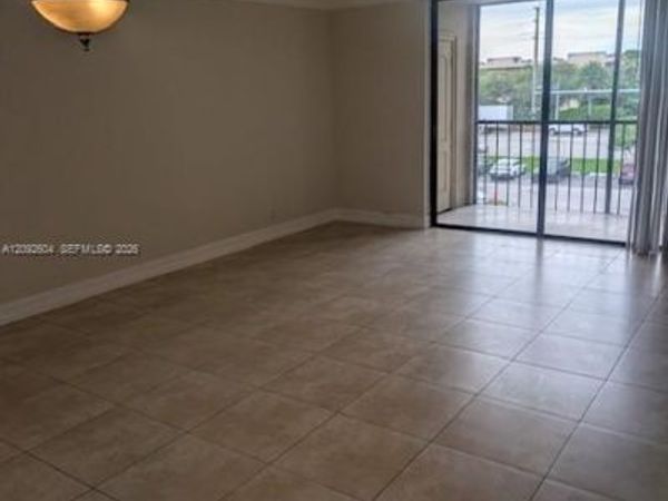 8635 NW 8th St , Unit 303, Miami, FL 33126