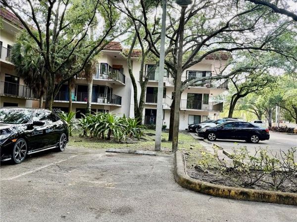 4725 SW 62nd Ave, Unit 104, Davie, FL 33314