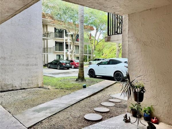 4725 SW 62nd Ave, Unit 104, Davie, FL 33314