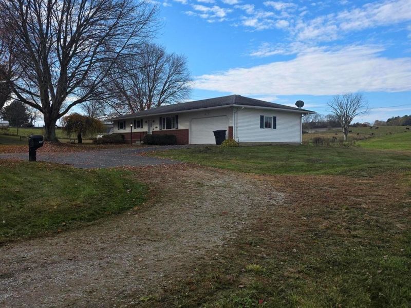 3187 Licking Valley Road NE, Newark, OH 43055 Photo 2