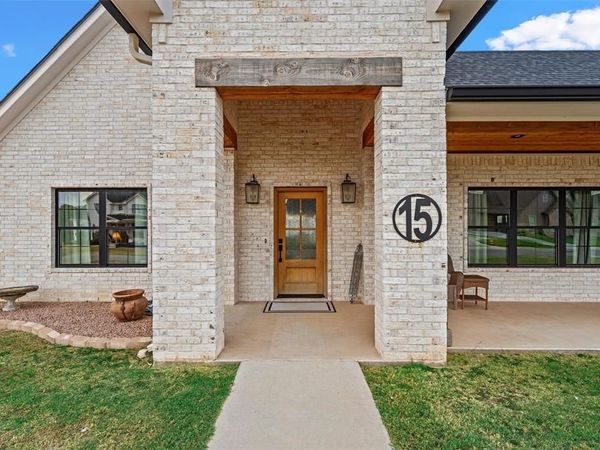 15 Pareya Circle , West, TX 76691