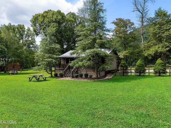 339 Stables Drive, Townsend, TN 37882
