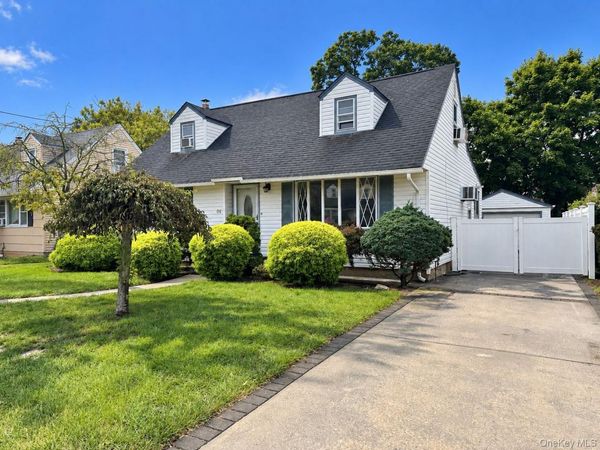 64 E Fenimore Street , Valley Stream, NY 11580