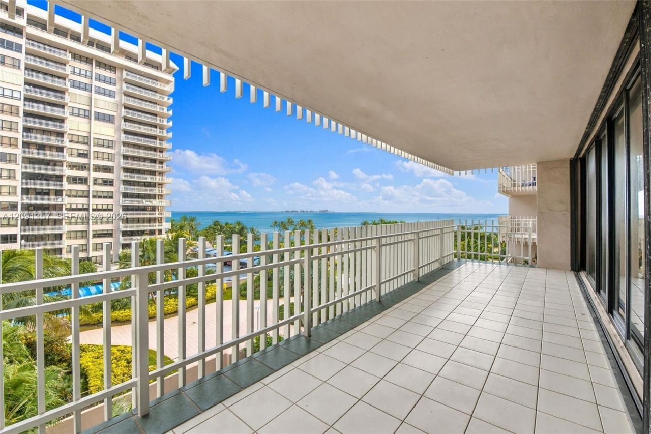 2 Grove Isle Dr , Unit B609, Miami, FL 33133 Photo
