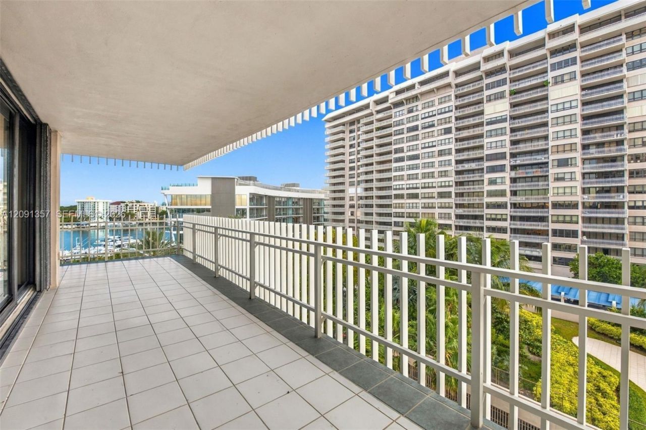 2 Grove Isle Dr , Unit B609, Miami, FL 33133 Photo