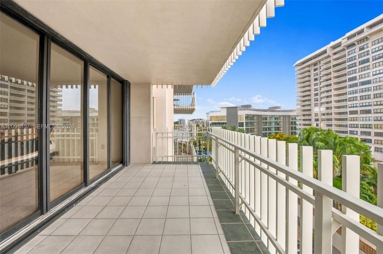 2 Grove Isle Dr , Unit B609, Miami, FL 33133 Photo