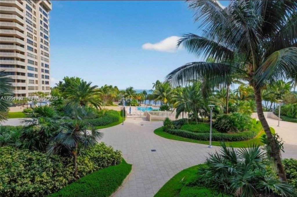 2 Grove Isle Dr , Unit B609, Miami, FL 33133 Photo