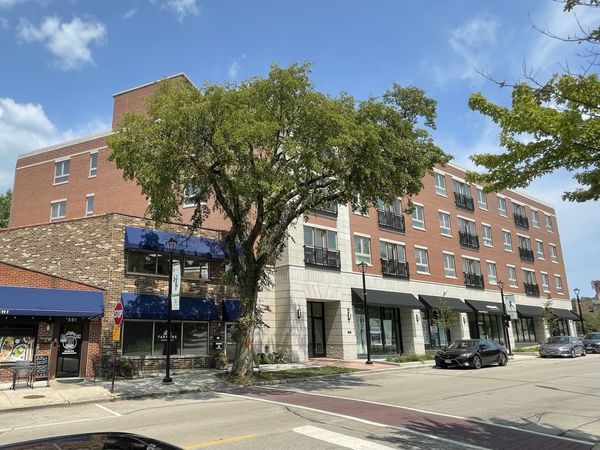 555 Roger Williams Avenue , Unit 407, Highland Park, IL 60035