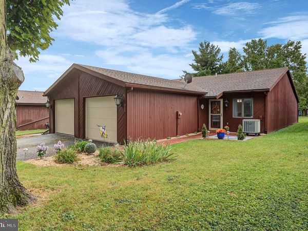 318 STONEGATE CIRCLE N, CHAMBERSBURG, PA 17201